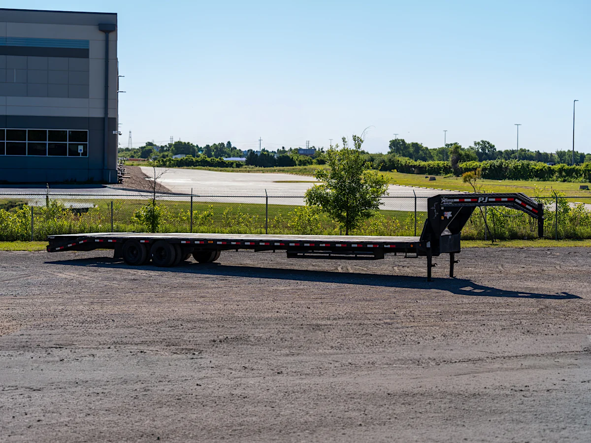 PJ Trailers USED 40'x102" Gooseneck Flatbed Trailer w/ Duals (LD) - Stock #90260 - Image 1 of 4 PJ Trailers USED 40'x102" Gooseneck Flatbed Trailer w/ Duals (LD) - Stock #90260 - Image 1 of 4