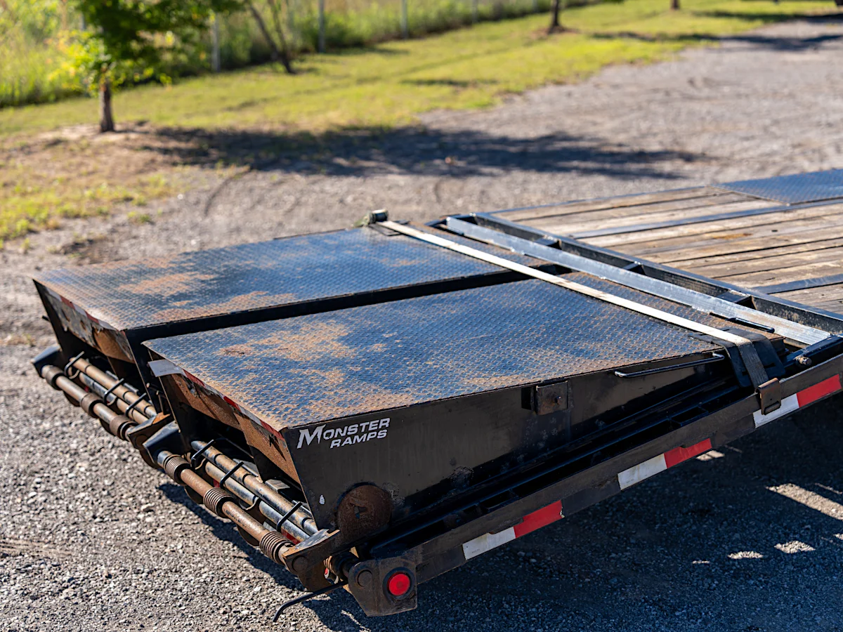 PJ Trailers USED 40'x102" Gooseneck Flatbed Trailer w/ Duals (LD) - Stock #90260 - Image 2 of 4 PJ Trailers USED 40'x102" Gooseneck Flatbed Trailer w/ Duals (LD) - Stock #90260 - Image 2 of 4