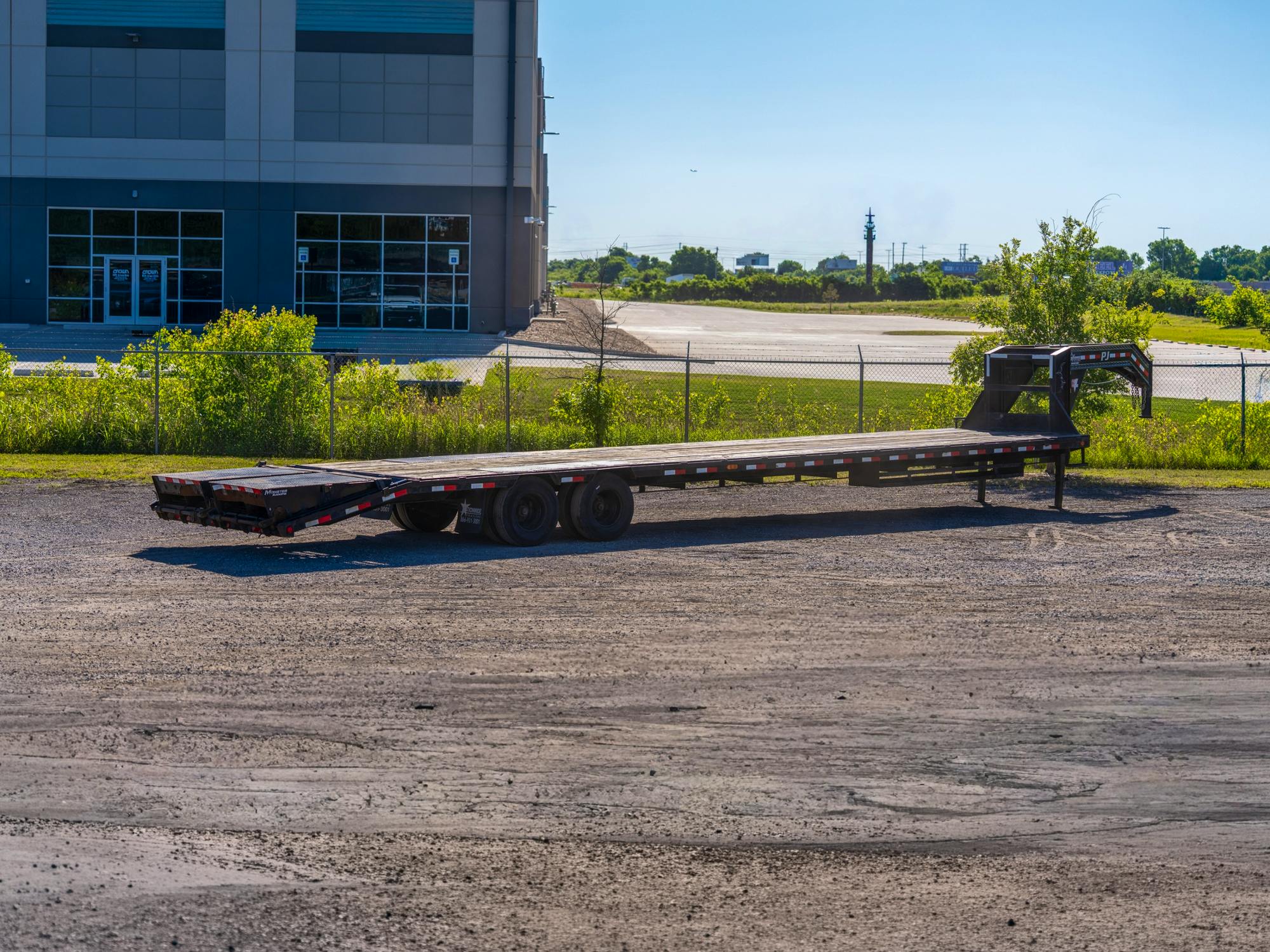 PJ Trailers USED 40'x102" Gooseneck Flatbed Trailer w/ Duals (LD) - Stock #90260 - Image 3 of 4