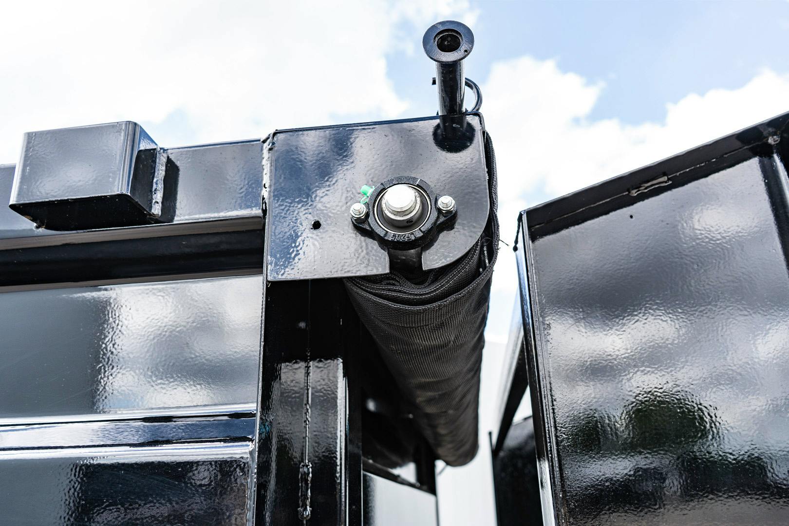 PJ Trailers 16'x83" Low Pro High Side Dump Trailer w/ 4' Sides (DM) - Stock #90281 - Image 15 of 34