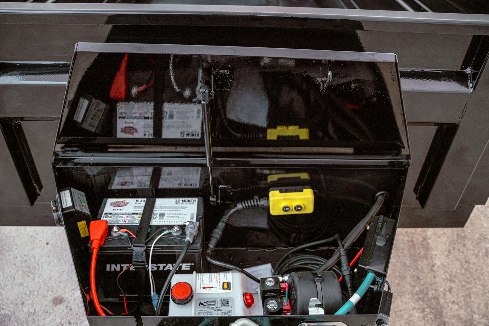 PJ Trailers 10'x60" Hydraulic Dump Trailer w/ 18" Sides (D5) - Stock #90432 - Image 11 of 26