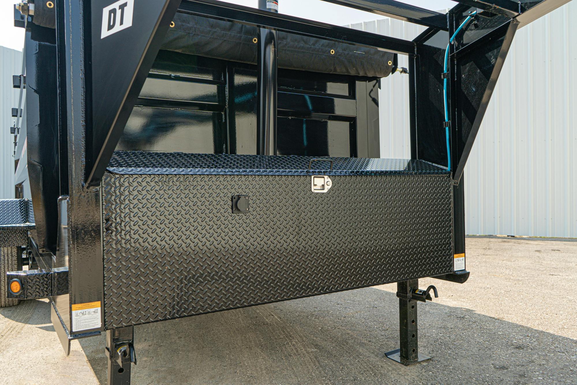 PJ Trailers 16'x83" Gooseneck Telescopic Dump Trailer w/ 4' Sides (DT) - Stock #90550 - Image 11 of 31