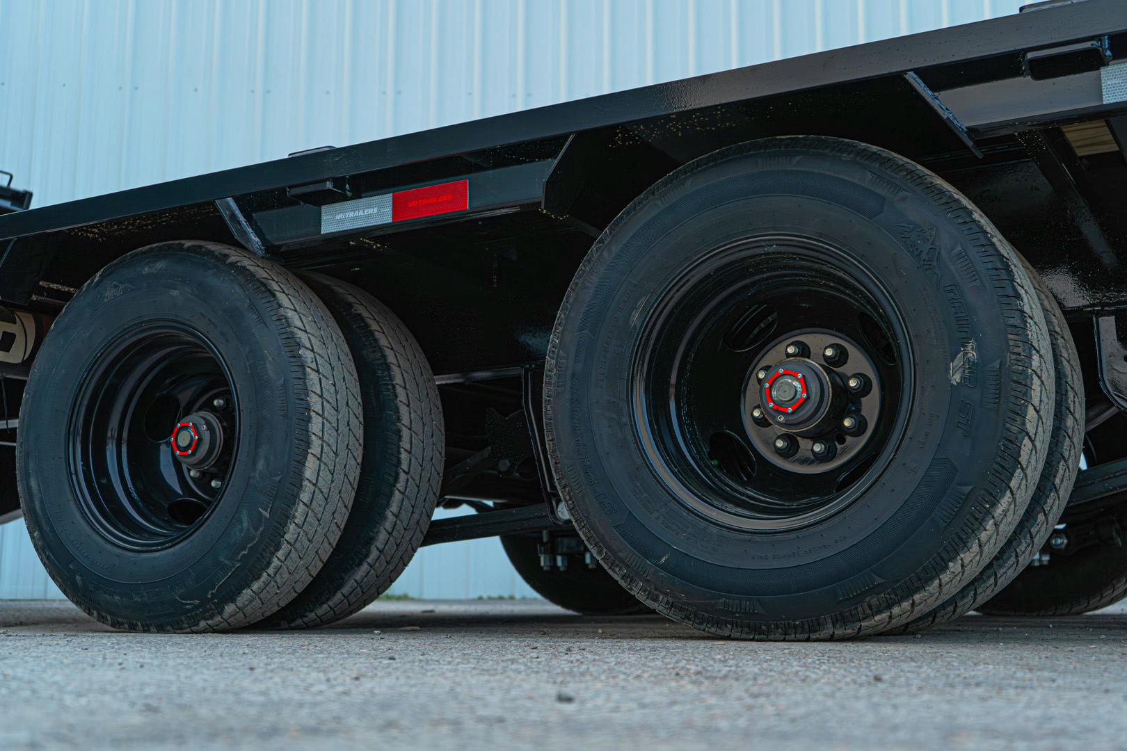 PJ Trailers 40'x102" Gooseneck Low Pro Flatbed Trailer w/ Duals (LD) - Stock #90552 - Image 14 of 20