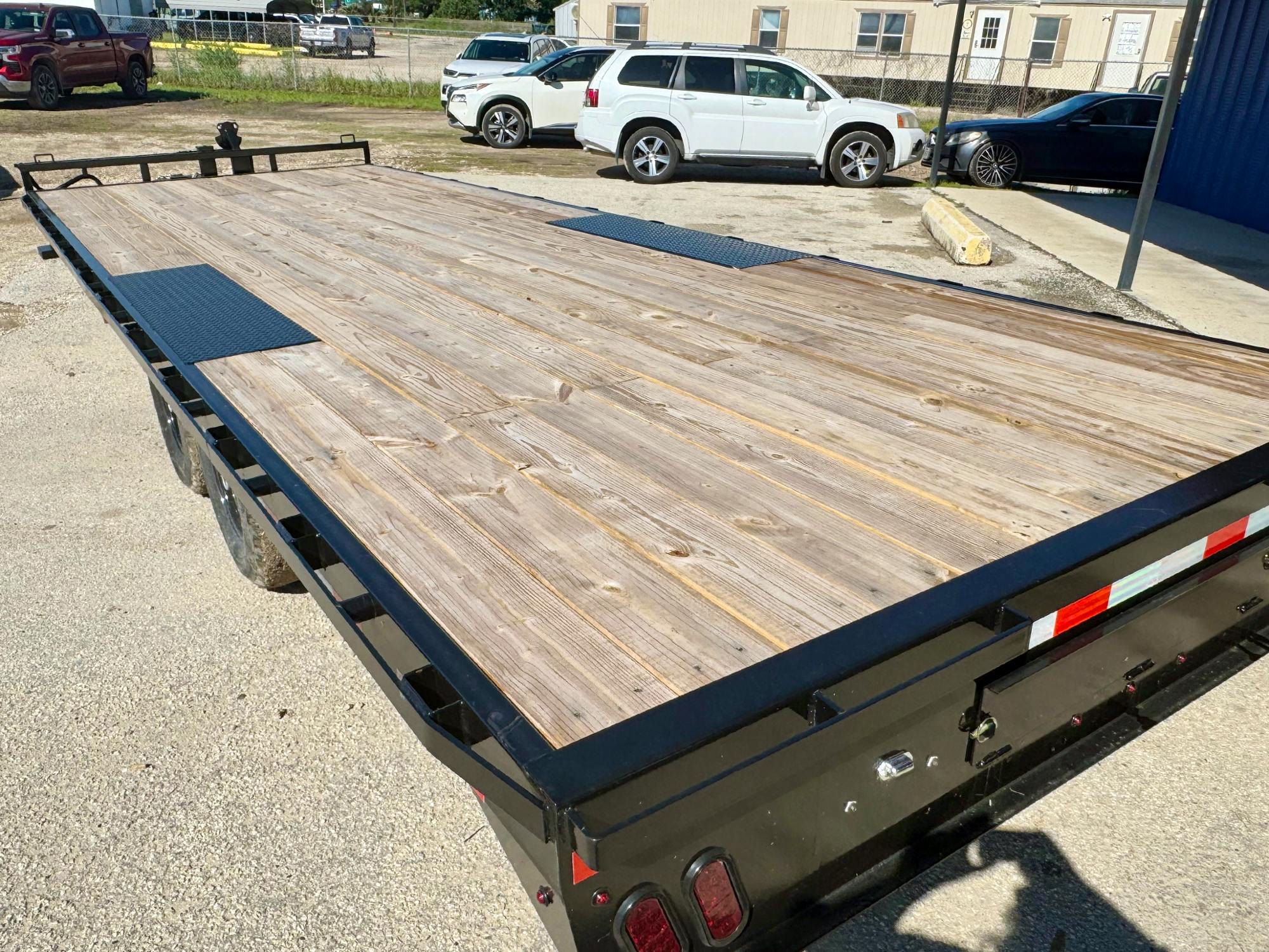 LoneStar 24'x102" 8" I-Beam Deckover Trailer - Stock #90578 - Image 3 of 4
