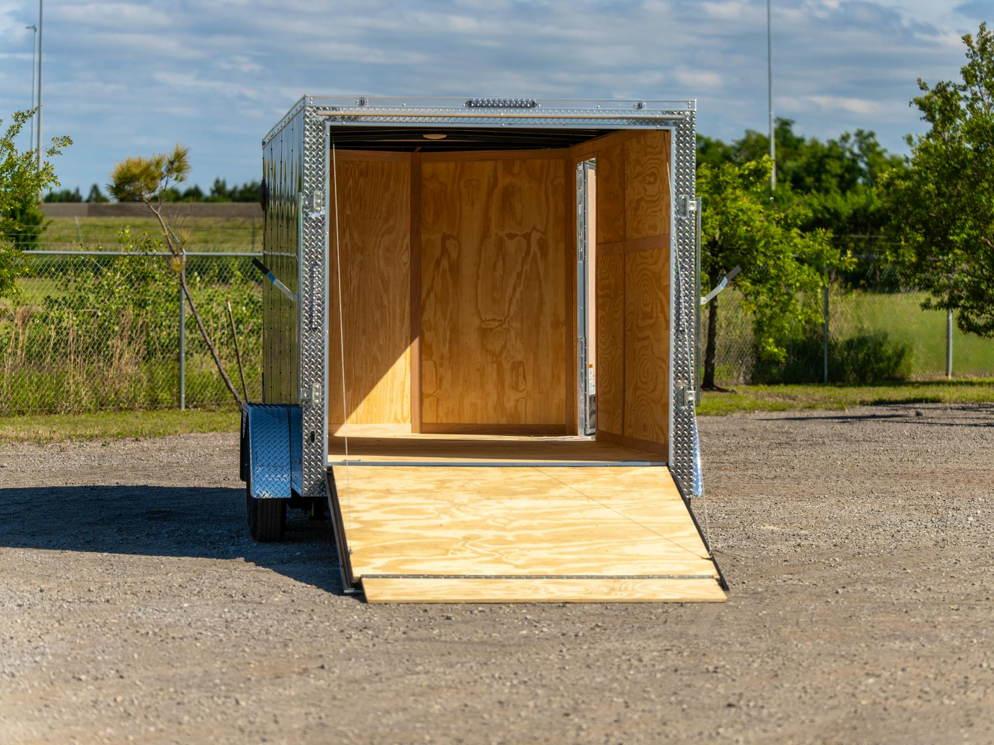 Cargo Mate 7'x16' Enclosed Cargo Trailer w/ Rear Ramp Doors (V-Series) - Stock #90591 - Image 4 of 4