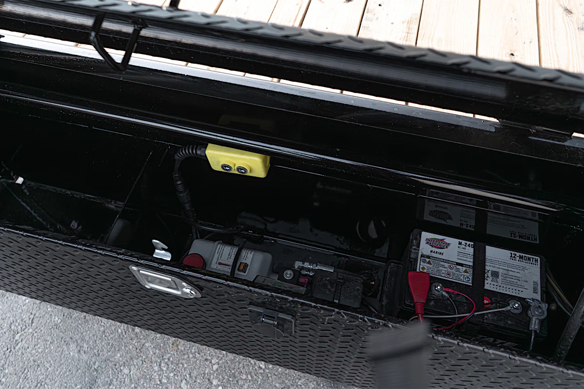 PJ Trailers 26'x102" Gooseneck Deckover Power Tilt Trailer (T8) - Stock #90642 - Image 11 of 23 PJ Trailers 26'x102" Gooseneck Deckover Power Tilt Trailer (T8) - Stock #90642 - Image 11 of 23