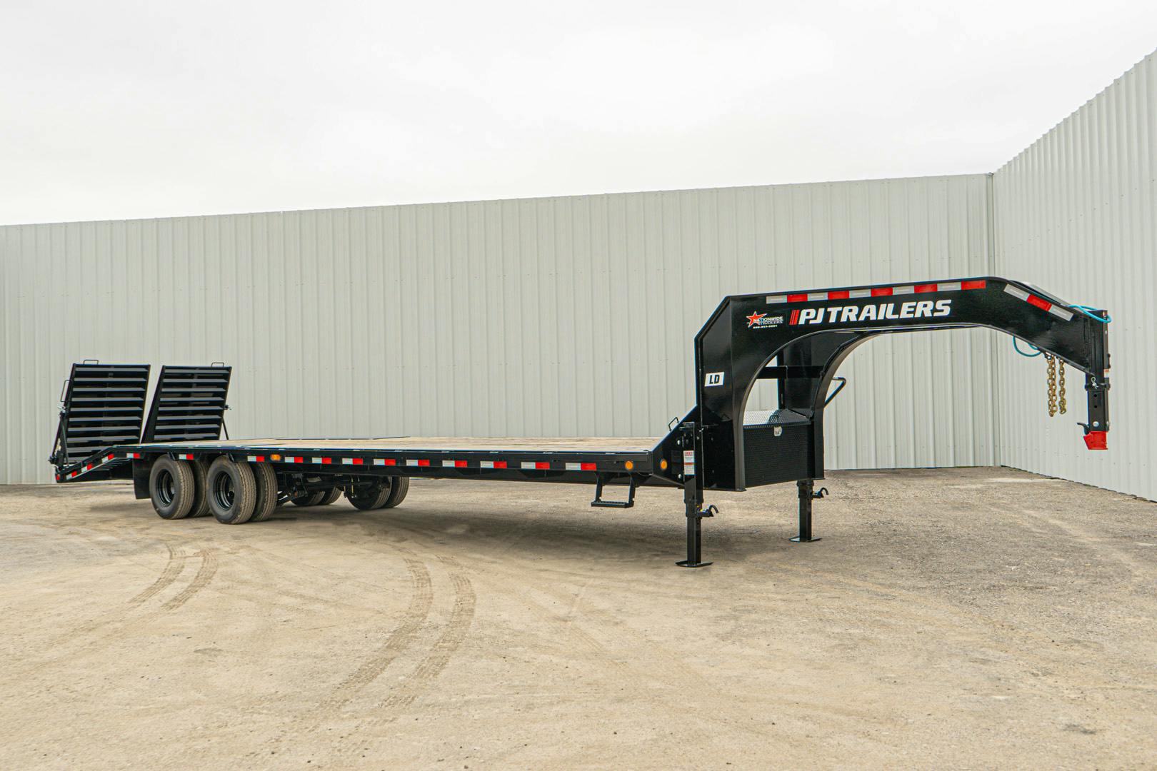 PJ Trailers 32'x102" Gooseneck Low Pro Flatbed Trailer w/ Duals (LD) - Stock #90643 - Image 5 of 28