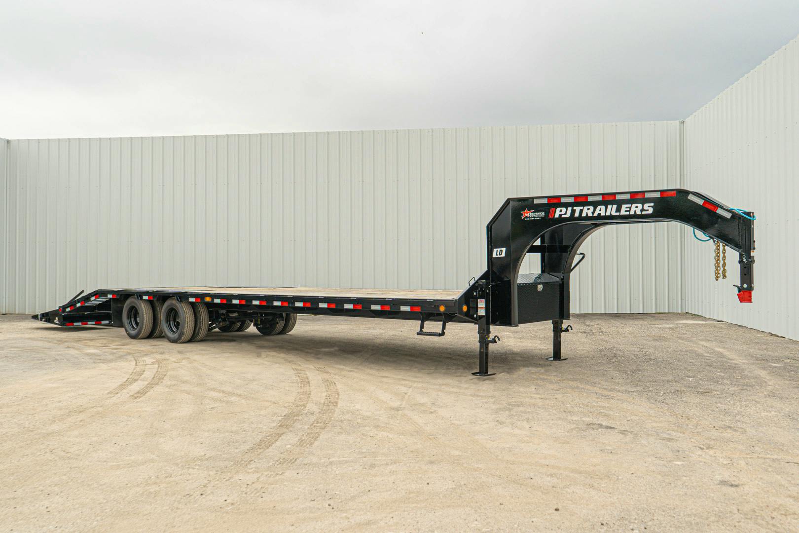 PJ Trailers 32'x102" Gooseneck Low Pro Flatbed Trailer w/ Duals (LD) - Stock #90643 - Image 6 of 28