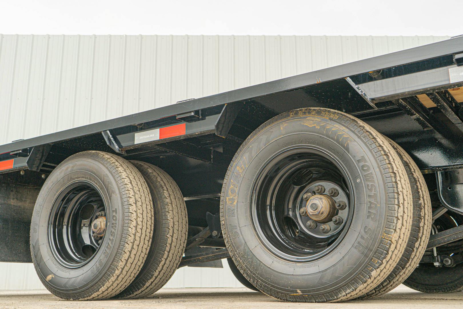PJ Trailers 32'x102" Gooseneck Low Pro Flatbed Trailer w/ Duals (LD) - Stock #90643 - Image 21 of 28