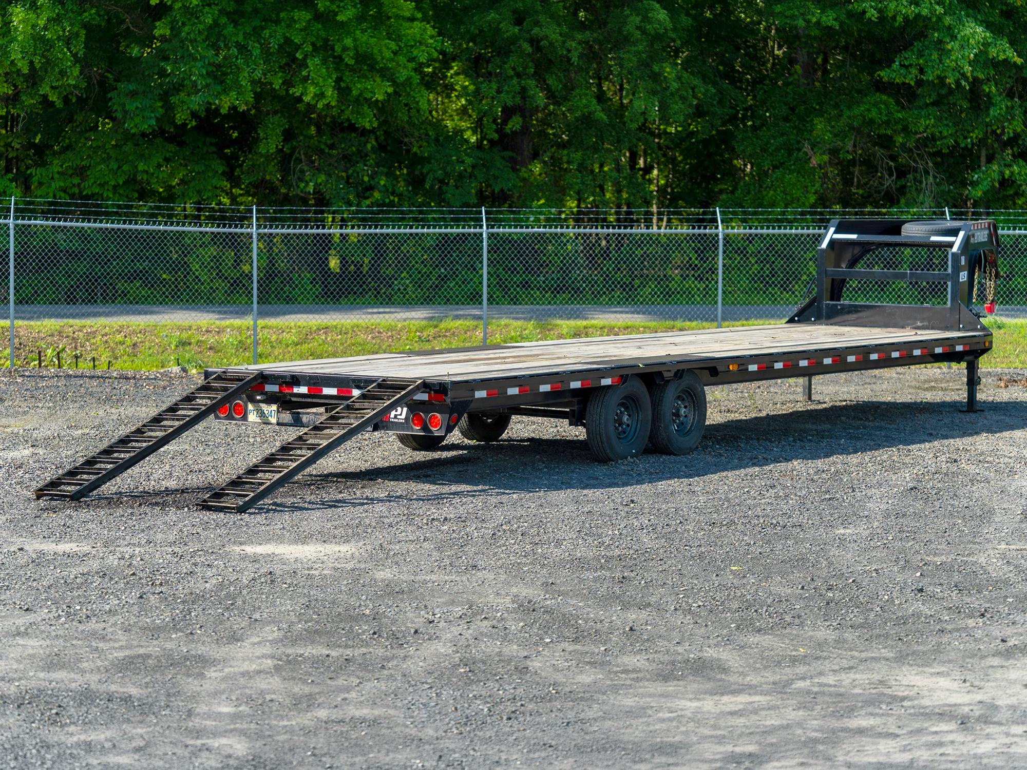 PJ Trailers USED 32'x102" Gooseneck Flatbed Trailer w/ Singles (LS) - Stock #90670 - Image 3 of 4