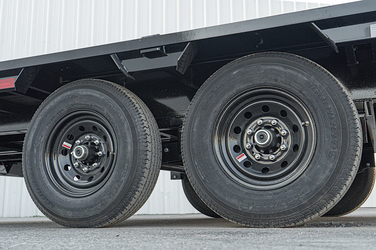 PJ Trailers 28'x102" Gooseneck Low Pro Flatbed Trailer w/ Singles (LS) - Stock #90777 - Image 15 of 20 PJ Trailers 28'x102" Gooseneck Low Pro Flatbed Trailer w/ Singles (LS) - Stock #90777 - Image 15 of 20