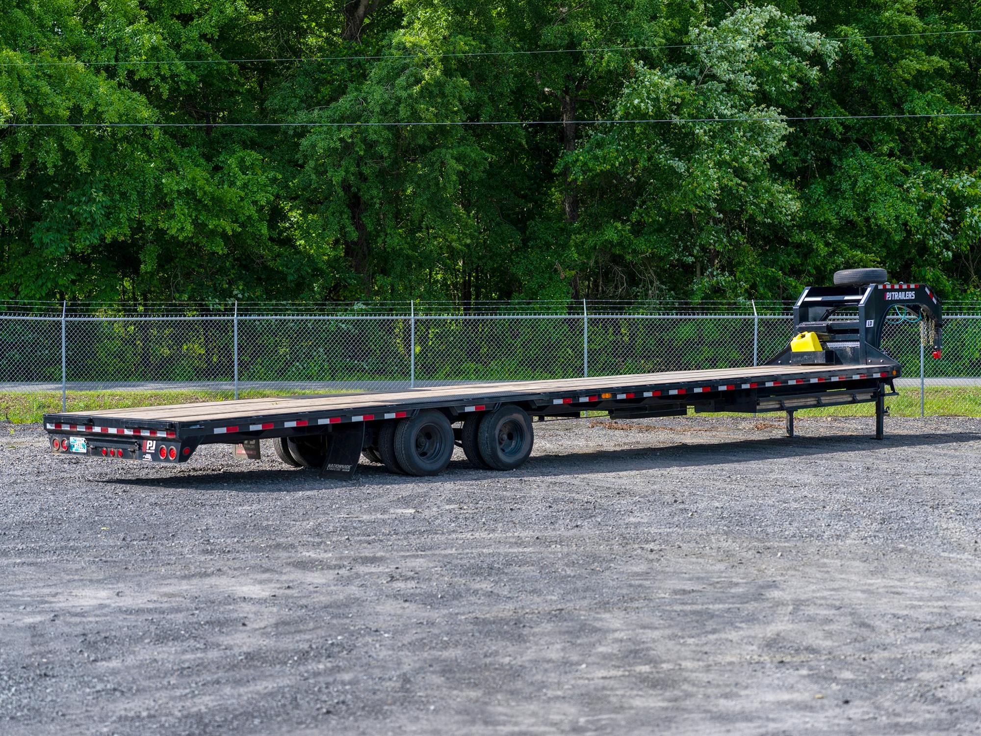 PJ Trailers USED 40'x102" Gooseneck Flatbed Trailer w/ Duals (LD) - Stock #90934 - Image 2 of 4