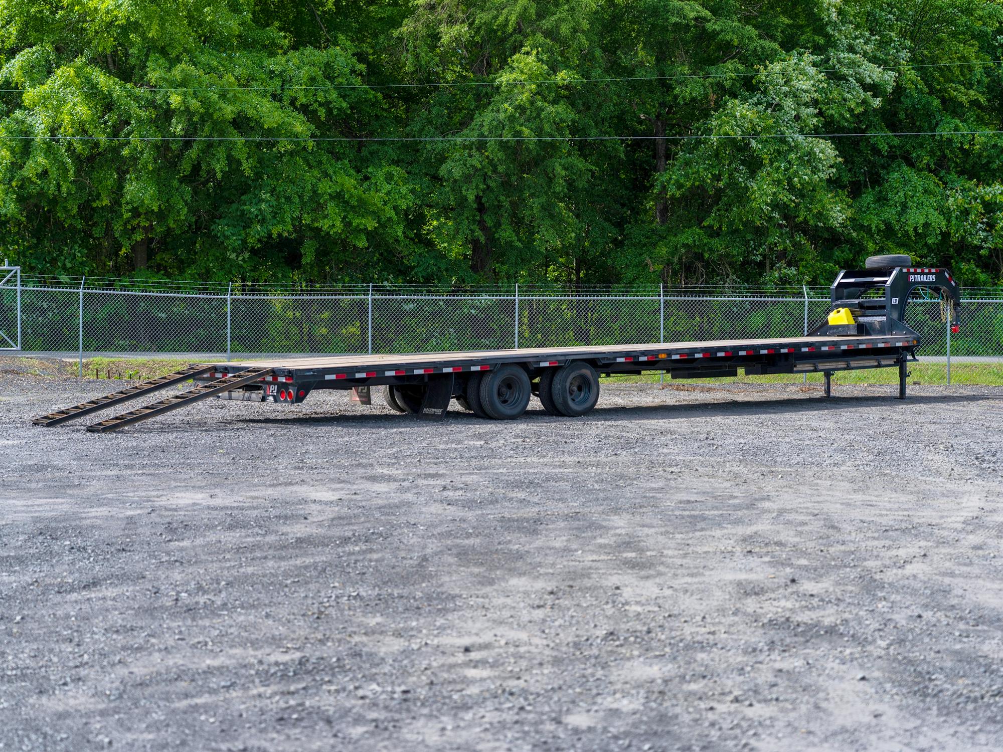 PJ Trailers USED 40'x102" Gooseneck Flatbed Trailer w/ Duals (LD) - Stock #90934 - Image 3 of 4