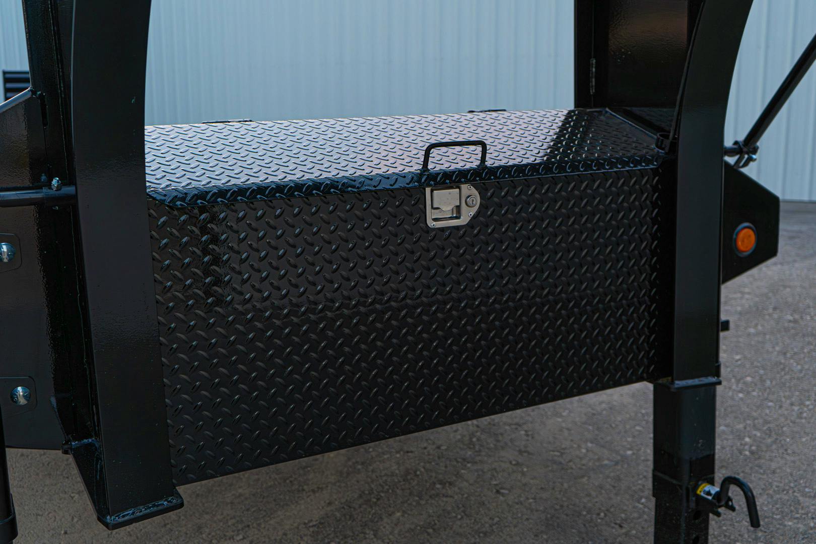 PJ Trailers 40'x102" Gooseneck Low Pro Flatbed Trailer w/ Duals (LD) - Stock #90968 - Image 9 of 20