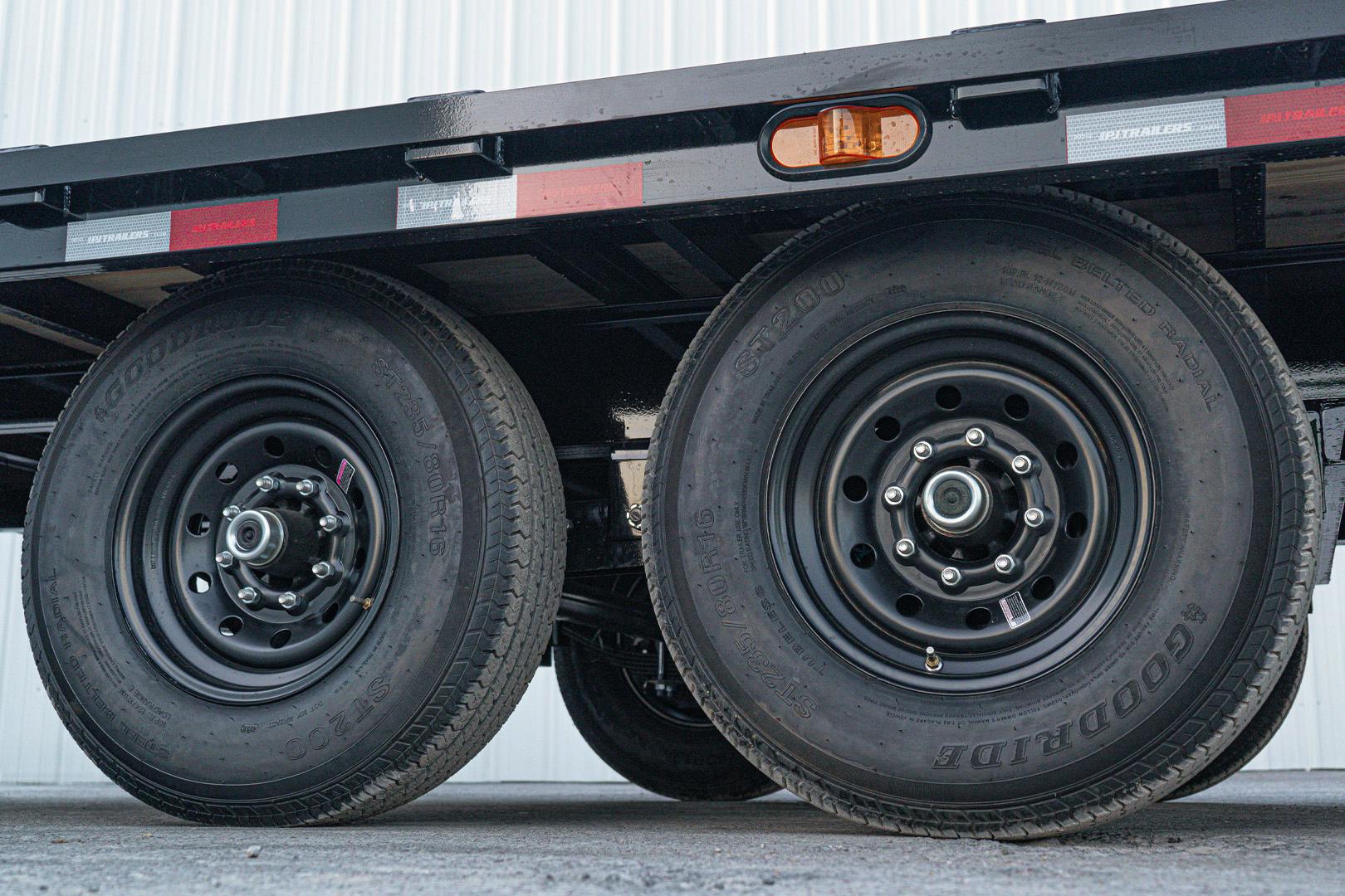 PJ Trailers 26'x102" Gooseneck Deckover Power Tilt Trailer (T8) - Stock #91046 - Image 15 of 23