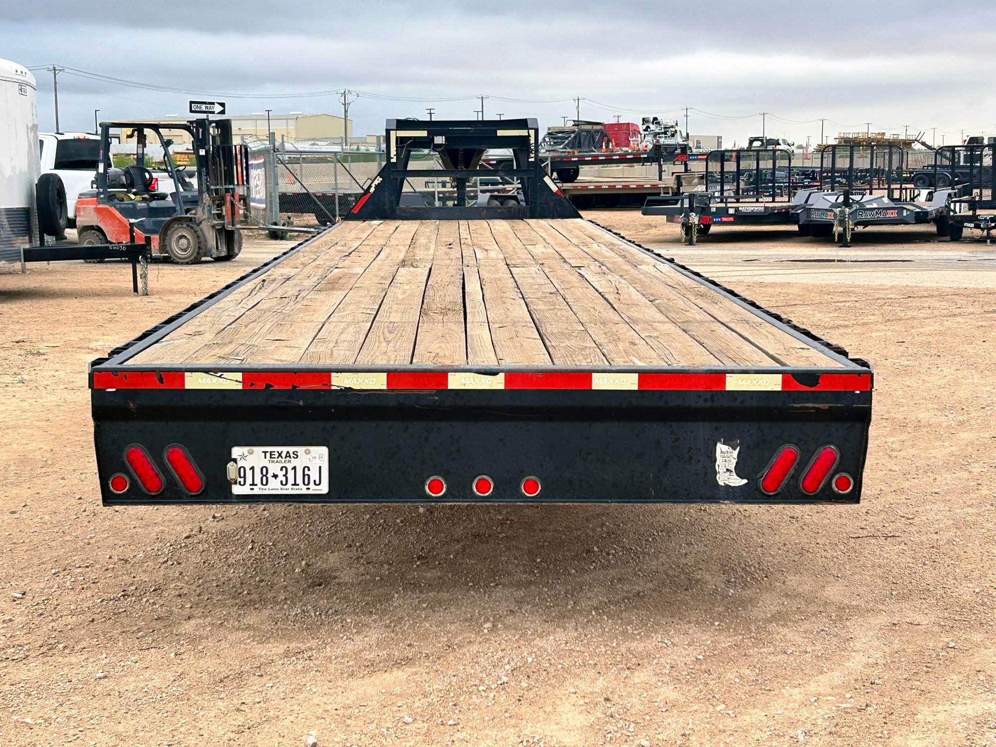MAXX-D USED 40'x102" Gooseneck Flatbed Trailer w/ 8k Axles