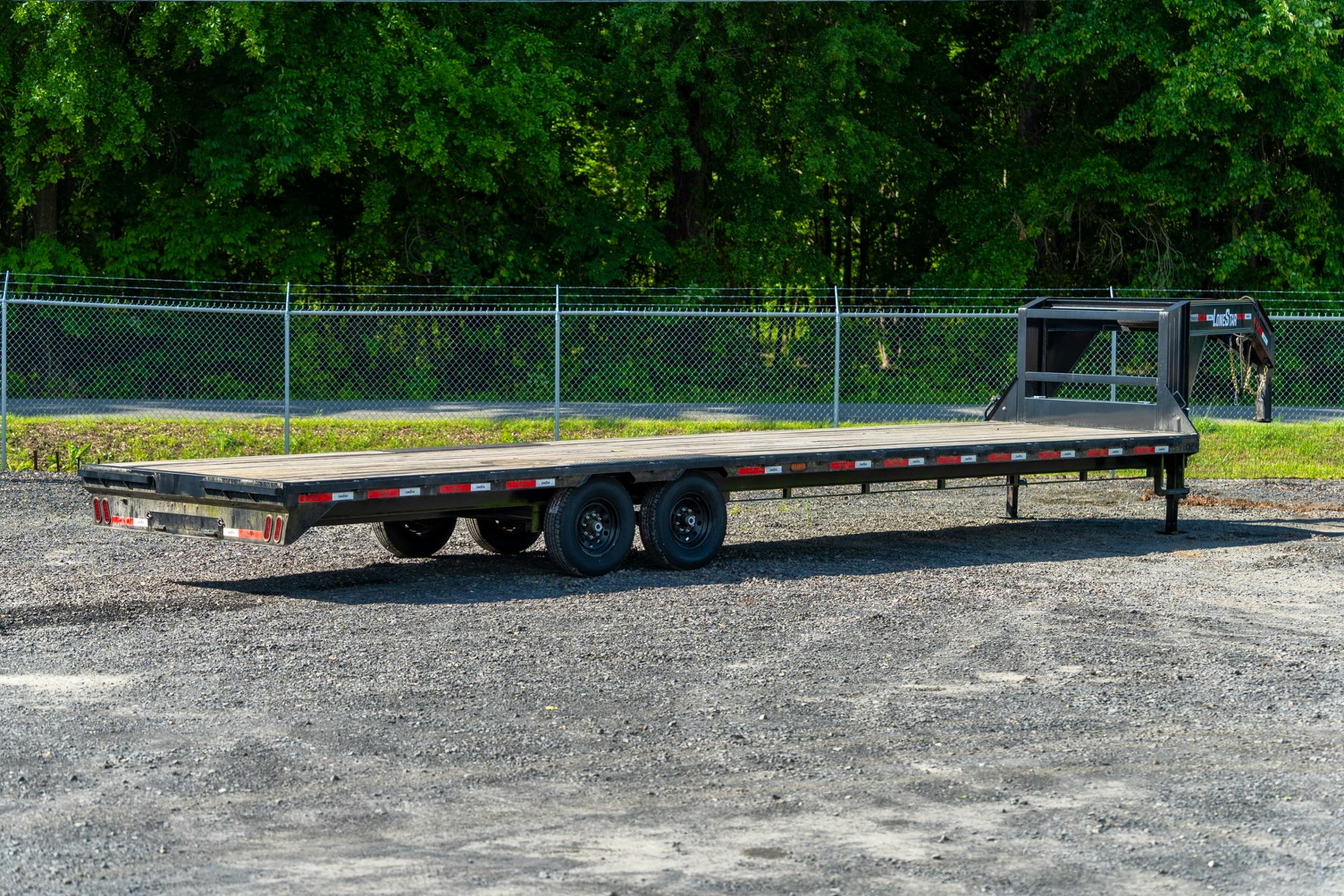 LoneStar USED 32'x102" Gooseneck Flatbed Trailer