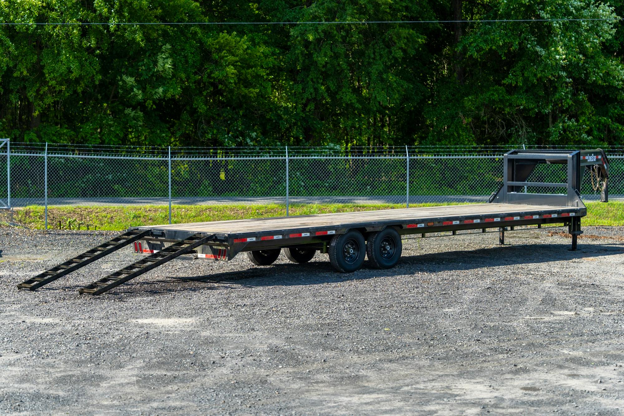 LoneStar USED 32'x102" Gooseneck Flatbed Trailer