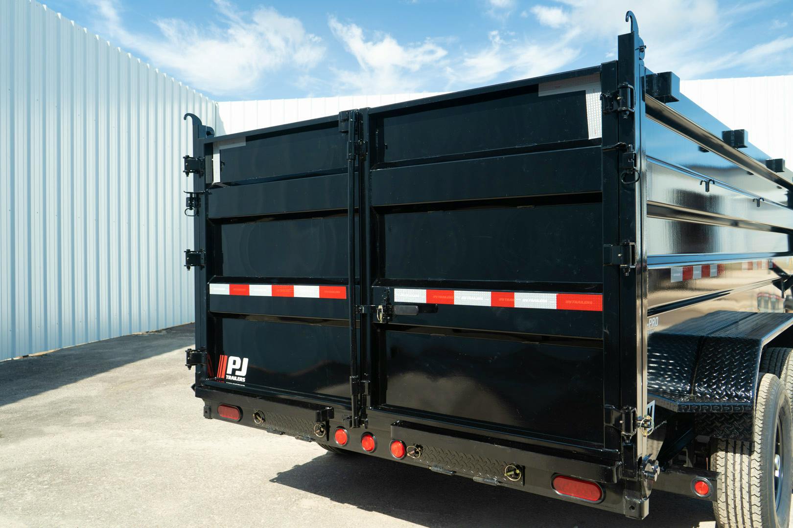 PJ Trailers 14'x83" Low Pro High Side Dump Trailer w/ 4' Sides (DM) - Stock #91398 - Image 25 of 30