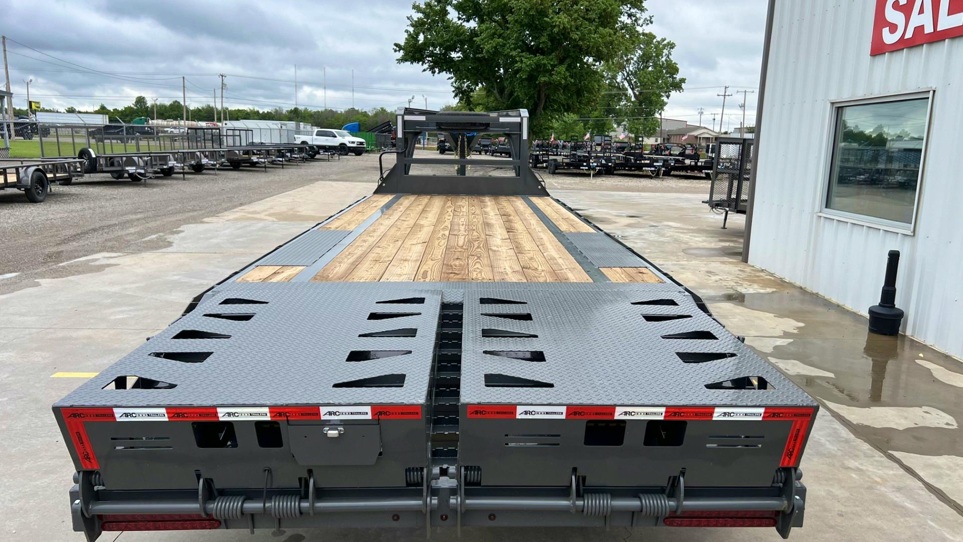 ARC Trailers 25'x102" Gooseneck Flatbed Trailer w/ 5' Dovetail (GDS) - Stock #91408 - Image 4 of 6