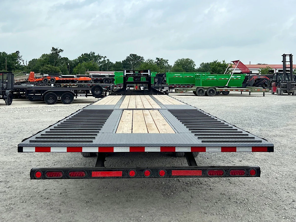PJ Trailers 36'x102" Gooseneck Flatbed Trailer w/ Hydraulic Dovetail (LY) - Stock #91429 - Image 4 of 5 PJ Trailers 36'x102" Gooseneck Flatbed Trailer w/ Hydraulic Dovetail (LY) - Stock #91429 - Image 4 of 5