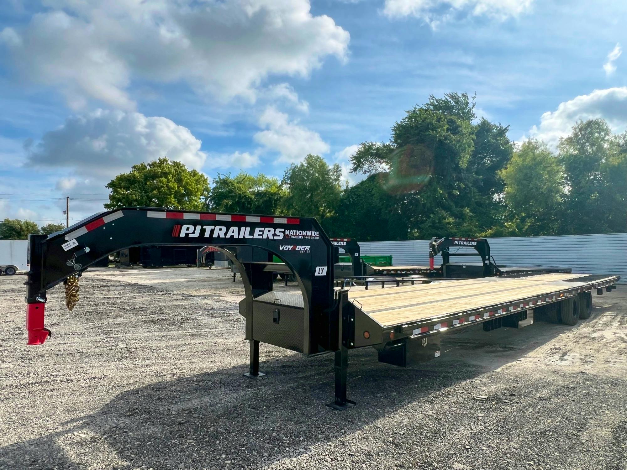PJ Trailers 40'x102" Gooseneck Flatbed Trailer w/ Hydraulic Dovetail (LY1) - Stock #91453 - Image 3 of 6