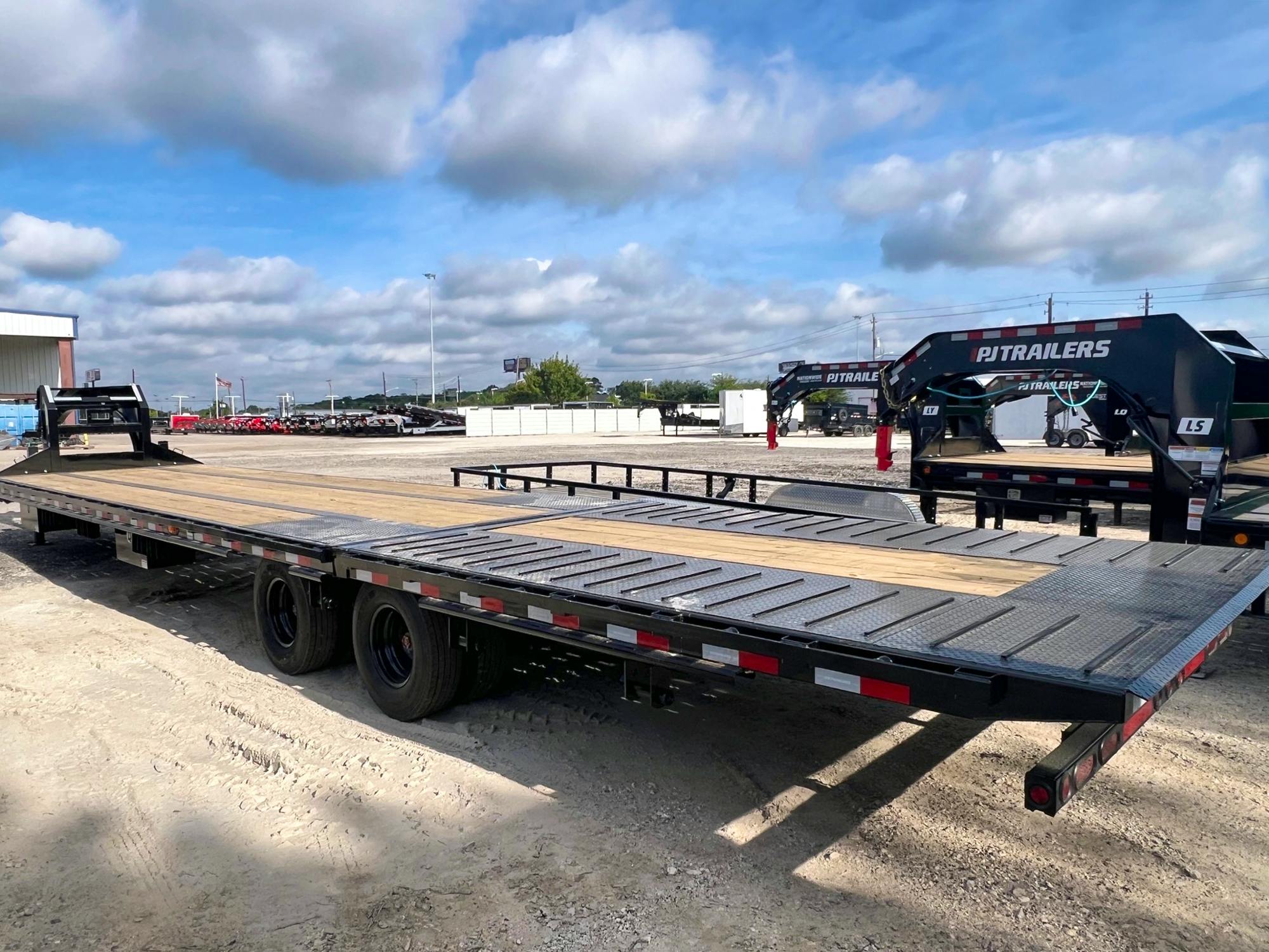 PJ Trailers 40'x102" Gooseneck Flatbed Trailer w/ Hydraulic Dovetail (LY1) - Stock #91651 - Image 1 of 6