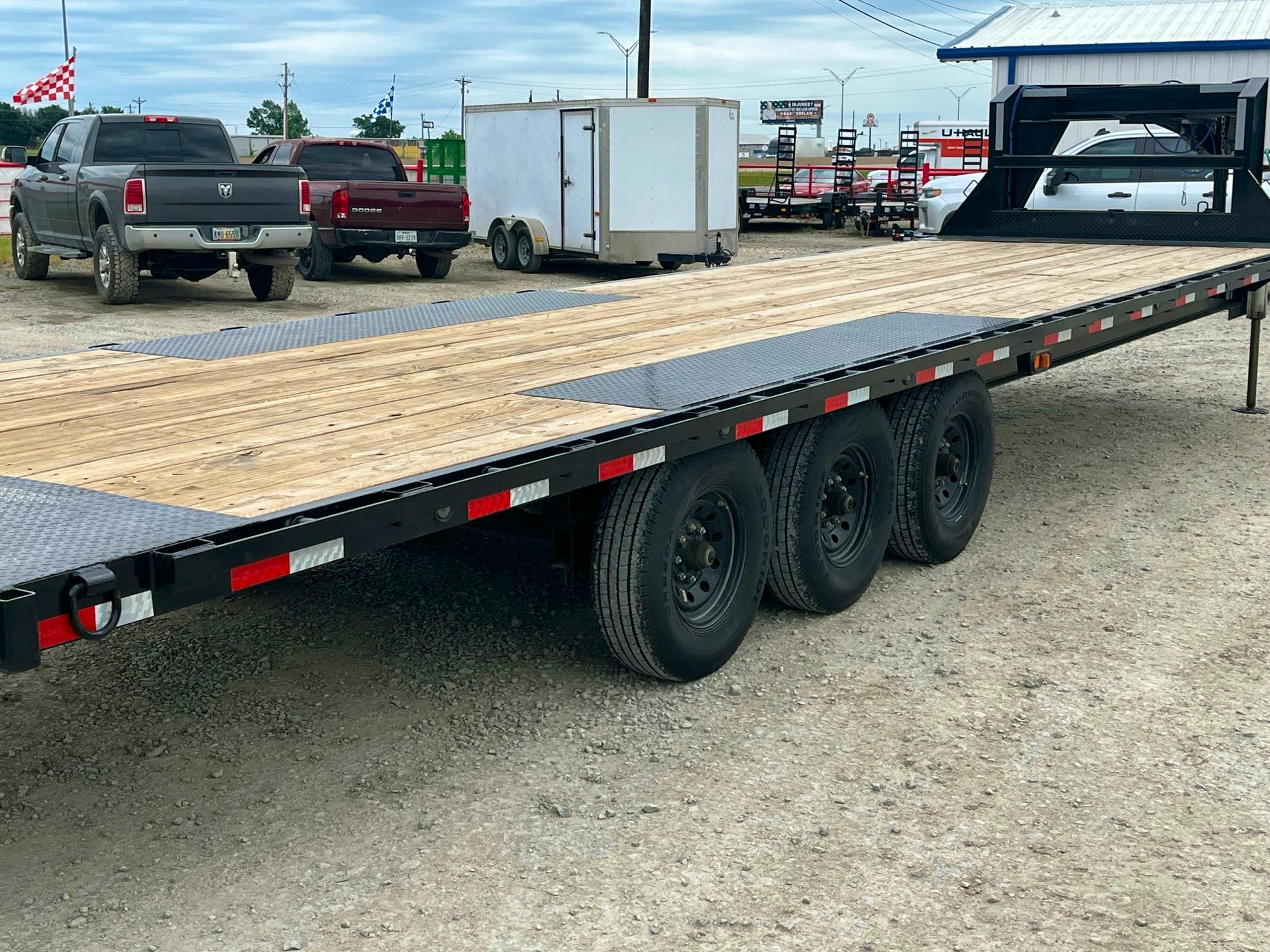 Load Trail USED 32X102 Full Deckover Tilt Trailer - Stock #91699 - Image 5 of 7