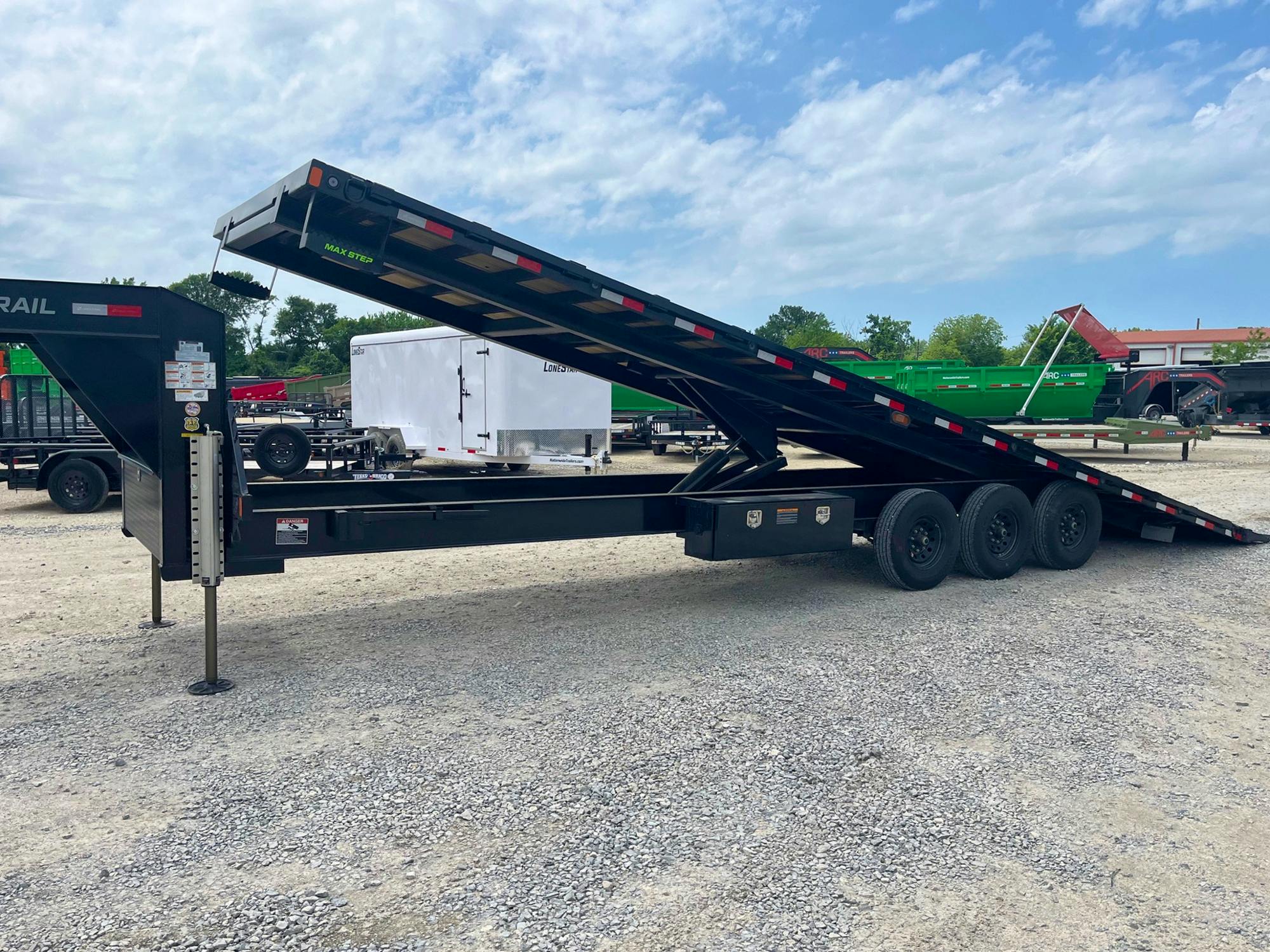 Load Trail USED 32X102 Full Deckover Tilt Trailer - Stock #91699 - Image 2 of 7