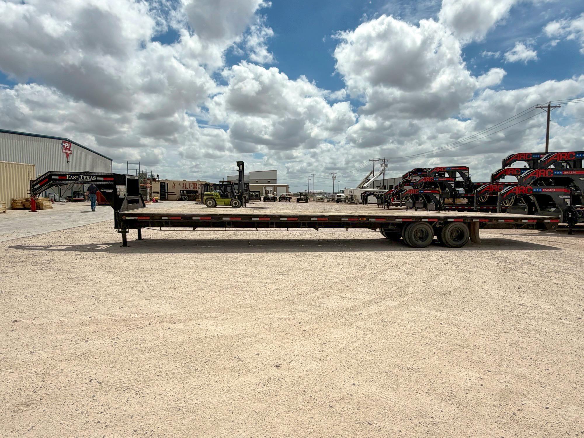 East Texas USED 40'x102" Gooseneck Flatbed Trailer w/ Duals