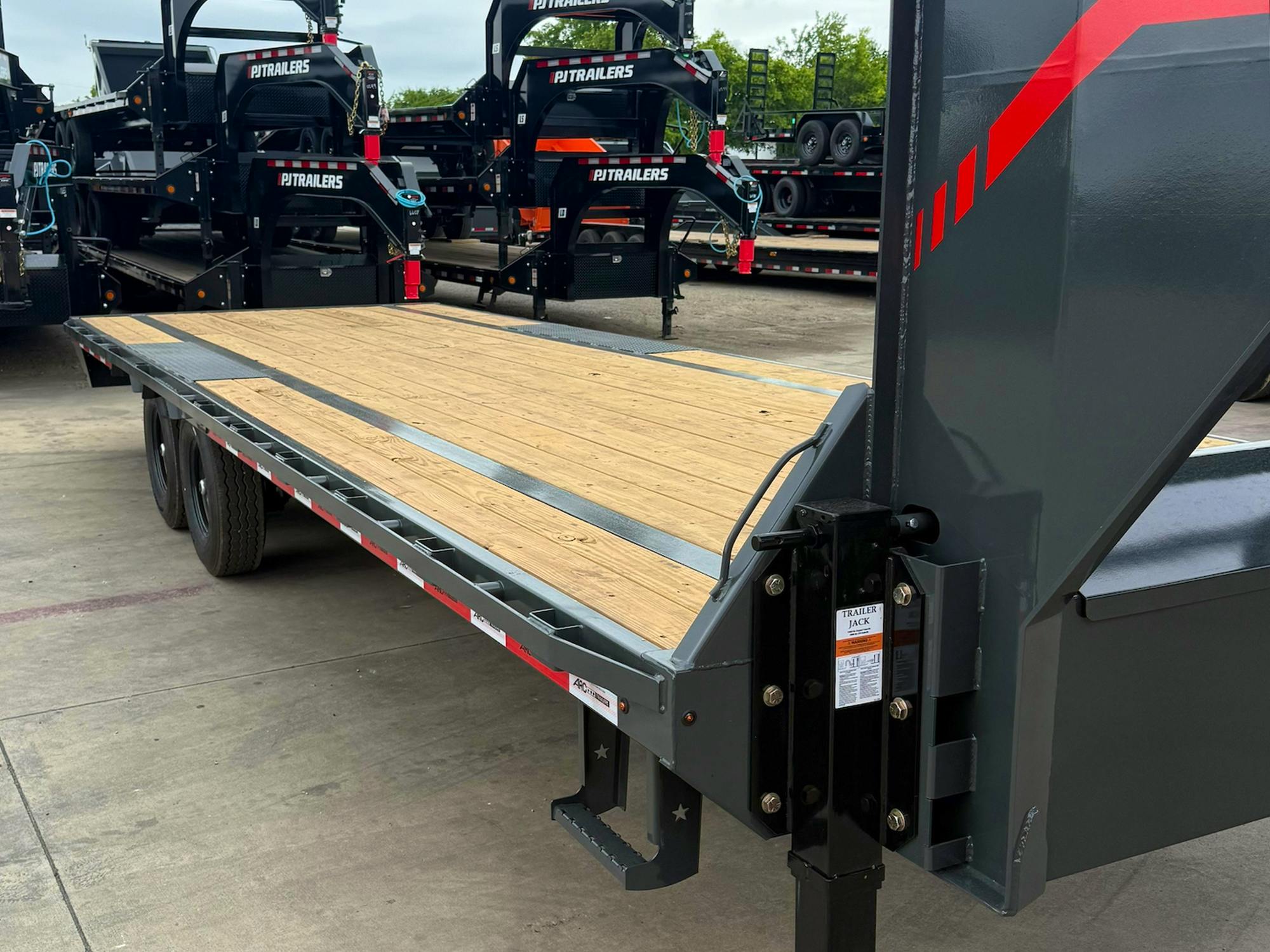 ARC Trailers 25'x102" Gooseneck Flatbed Trailer (GDS) - Stock #92286 - Image 4 of 6