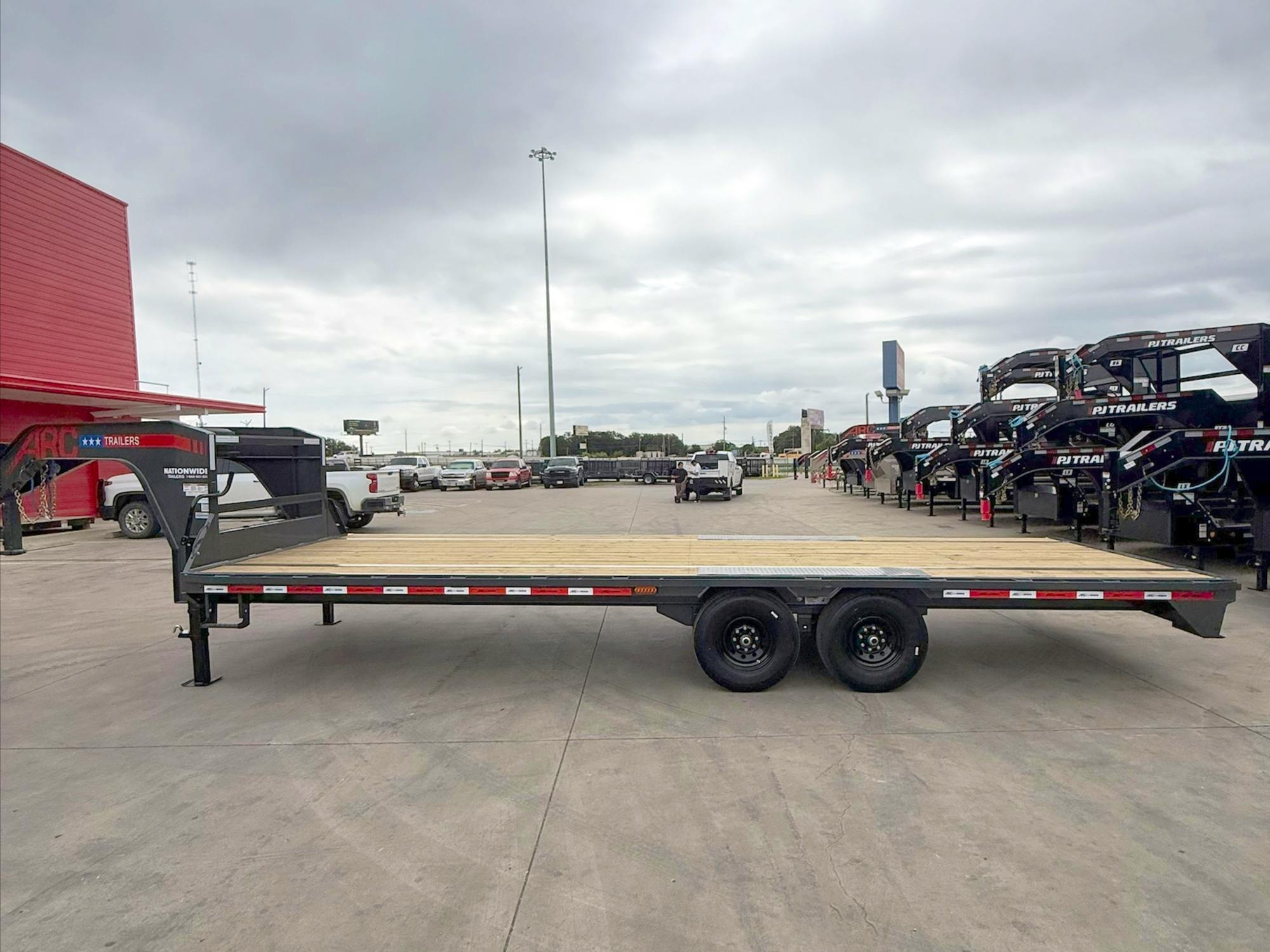ARC Trailers 25'x102" Gooseneck Flatbed Trailer (GDS) - Stock #92286 - Image 5 of 6