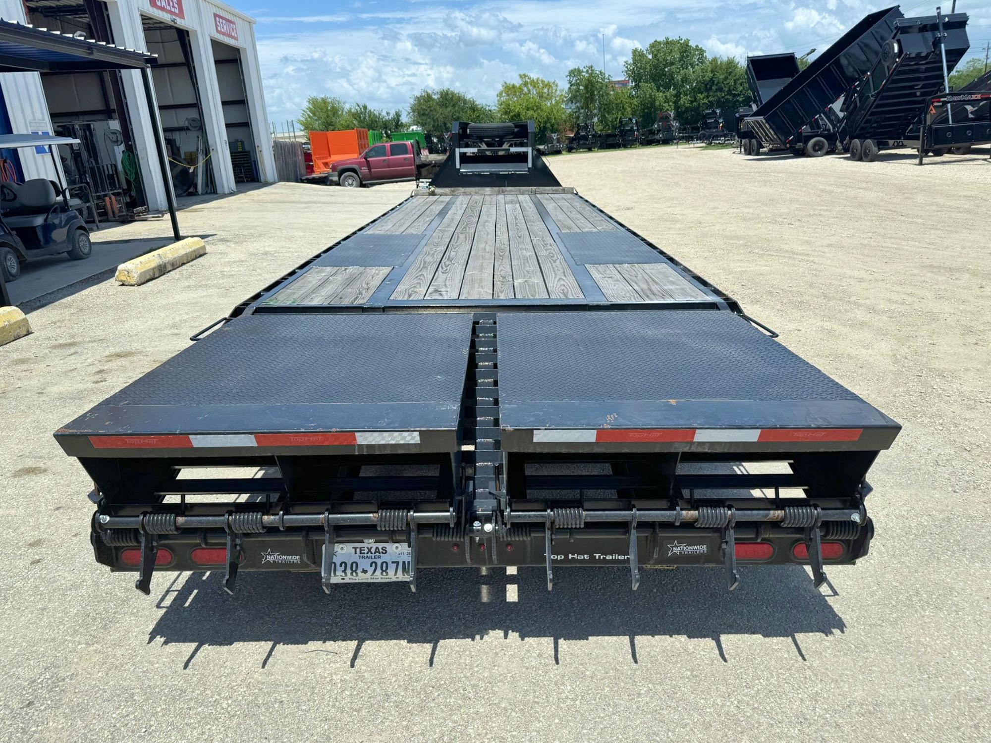 Top Hat Trailers USED 32'x102" Gooseneck Flatbed w/ 5' Dovetail - Stock #92306 - Image 3 of 4