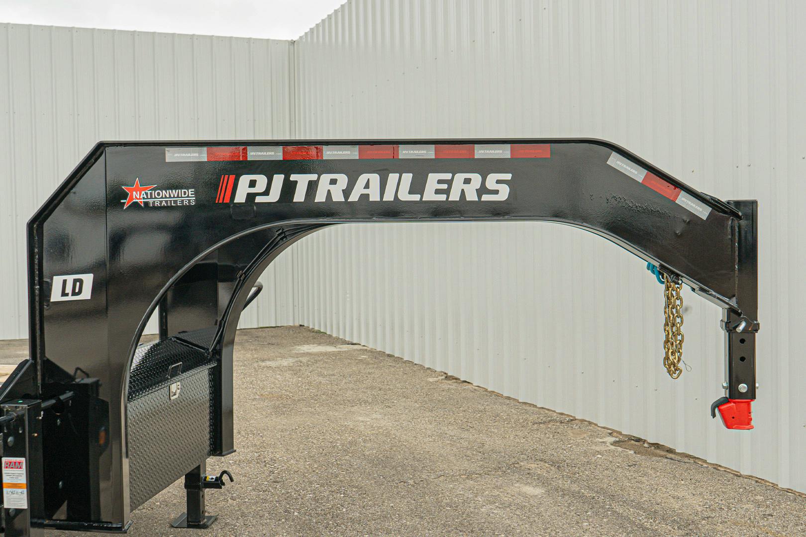 PJ Trailers 40'x102" Gooseneck Low Pro Flatbed Trailer w/ Duals (LD) - Stock #92378 - Image 4 of 28