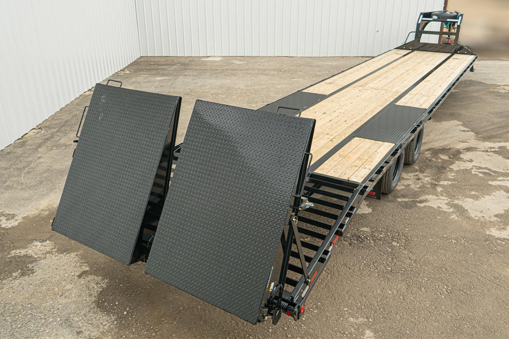 PJ Trailers 40'x102" Gooseneck Low Pro Flatbed Trailer w/ Duals (LD) - Stock #92378 - Image 14 of 28