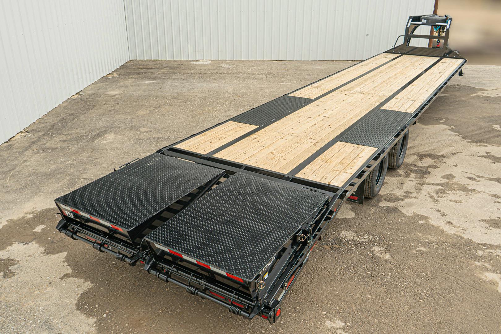 PJ Trailers 40'x102" Gooseneck Low Pro Flatbed Trailer w/ Duals (LD) - Stock #92378 - Image 15 of 28