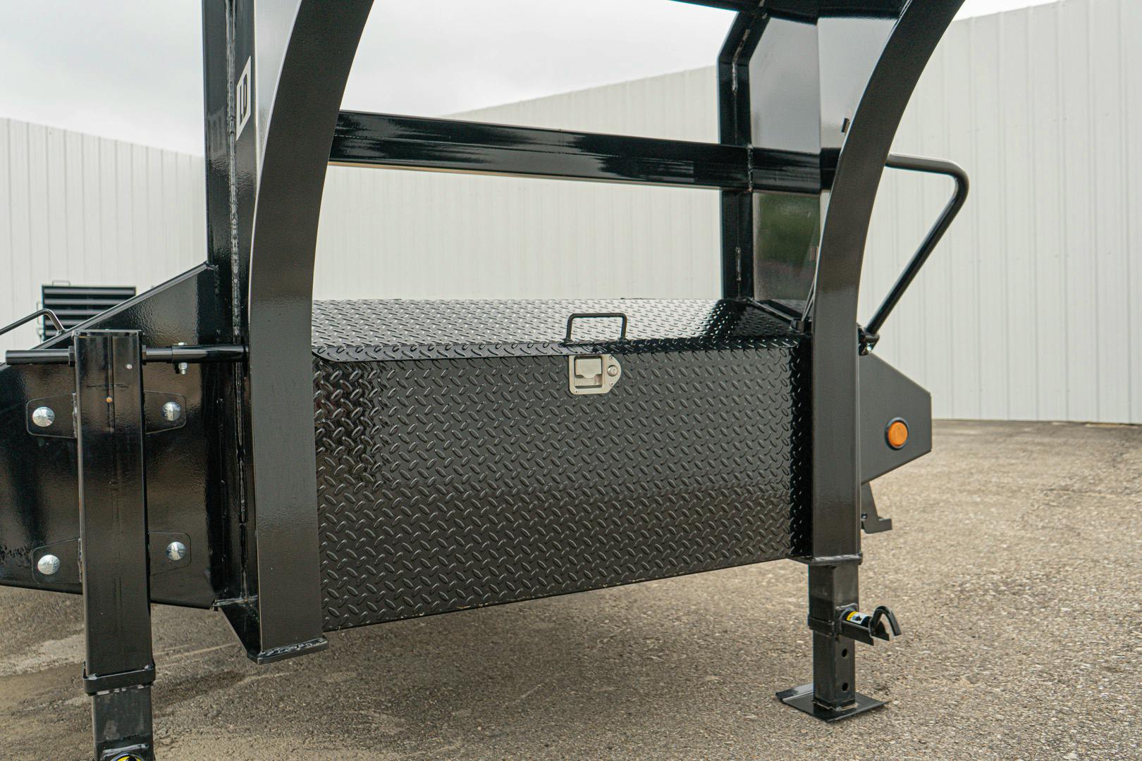 PJ Trailers 40'x102" Gooseneck Low Pro Flatbed Trailer w/ Duals (LD) - Stock #92379 - Image 6 of 28