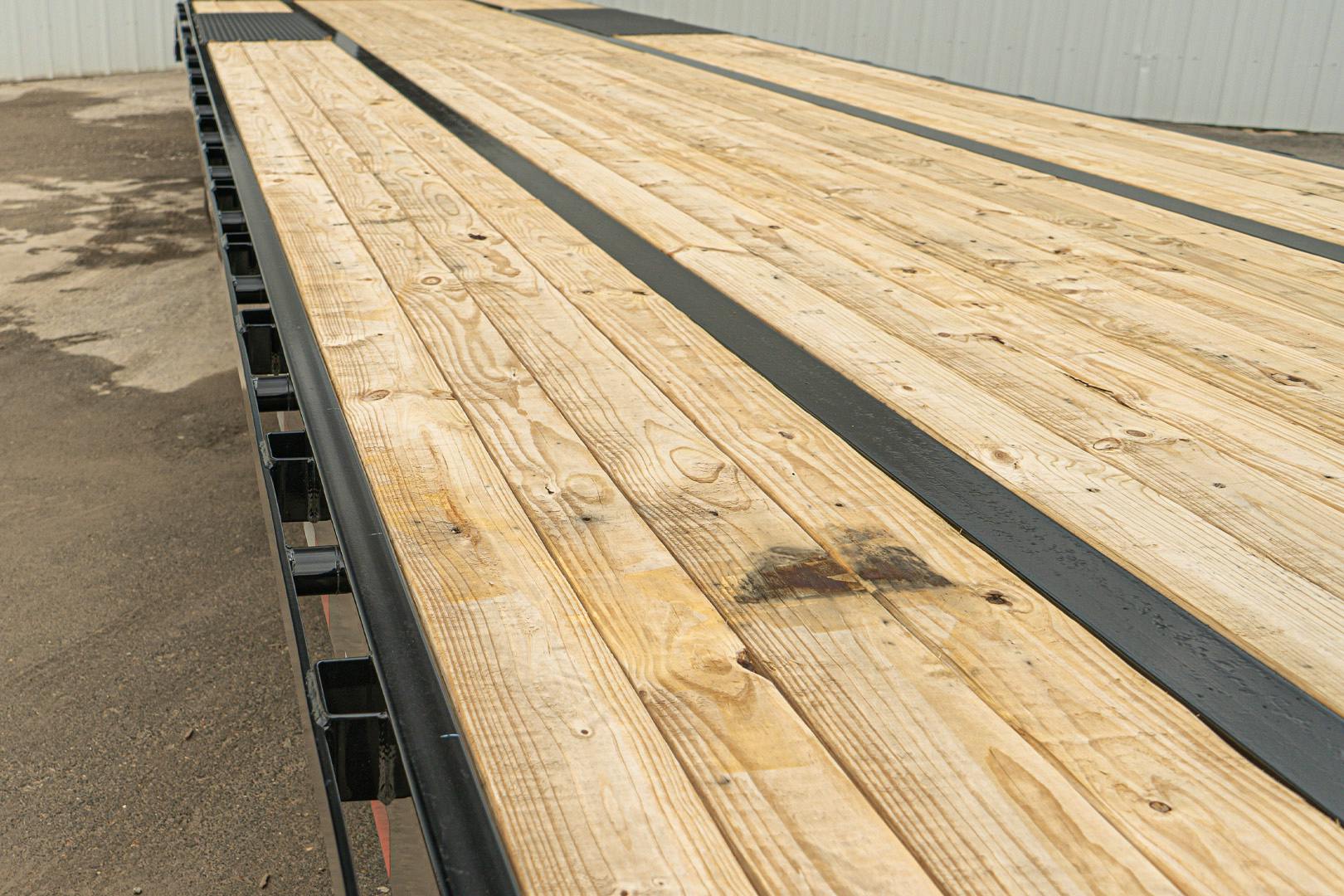 PJ Trailers 40'x102" Gooseneck Low Pro Flatbed Trailer w/ Duals (LD) - Stock #92379 - Image 10 of 28