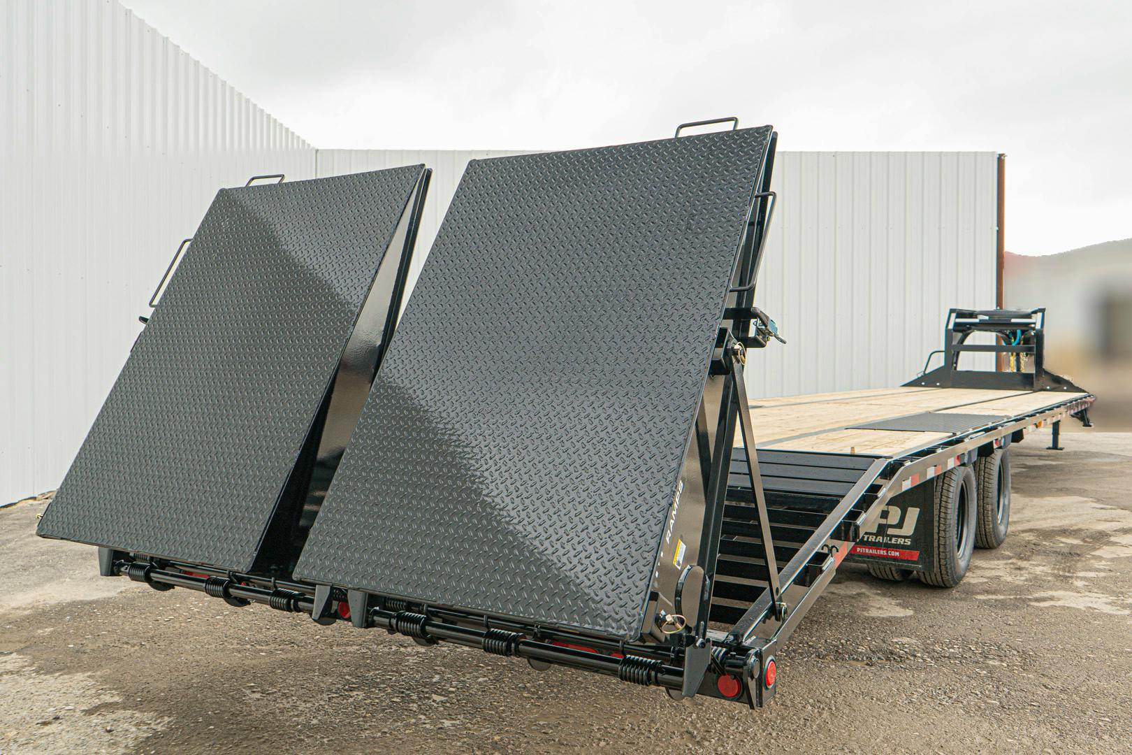 PJ Trailers 40'x102" Gooseneck Low Pro Flatbed Trailer w/ Duals (LD) - Stock #92379 - Image 17 of 28