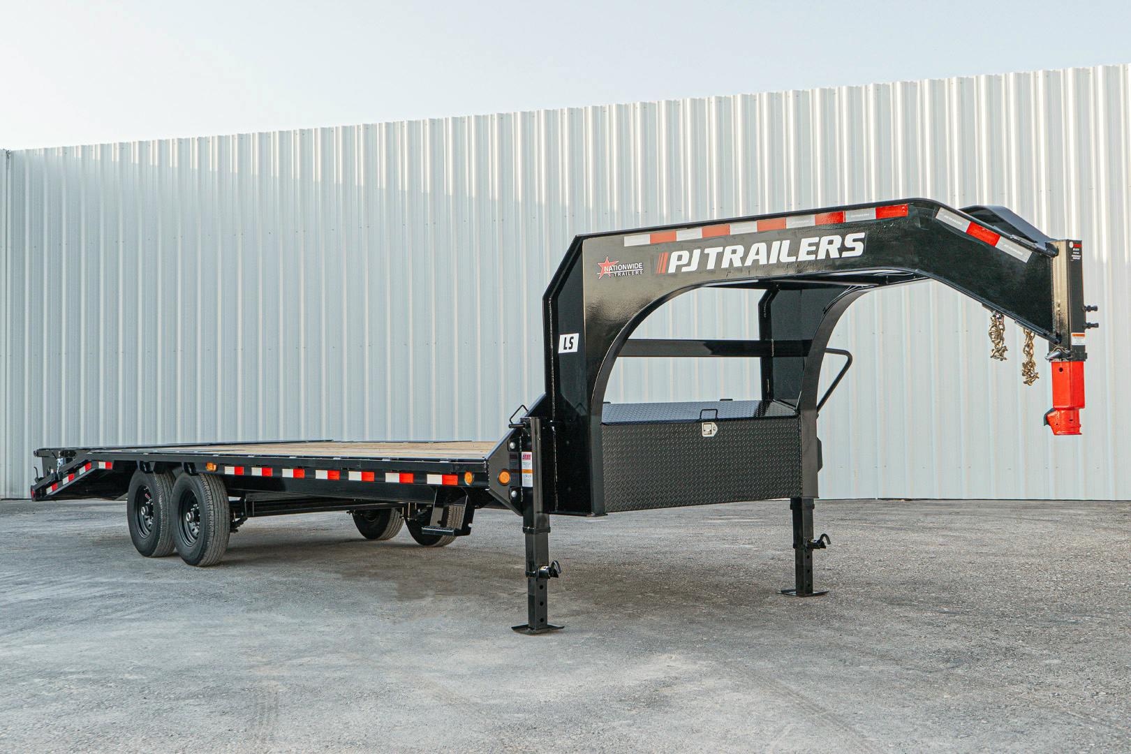 PJ Trailers 25'x102" Gooseneck Low Pro Flatbed Trailer w/ Singles (LS) - Stock #92729 - Image 4 of 27