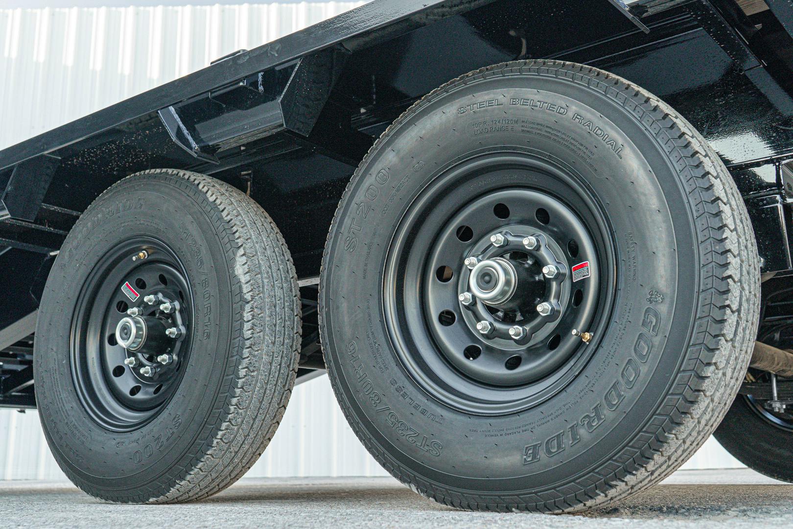 PJ Trailers 25'x102" Gooseneck Low Pro Flatbed Trailer w/ Singles (LS) - Stock #92729 - Image 21 of 27